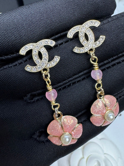 [⭐Maelin]26C Pink Camellia Enamel Pendant with Double C Earrings
