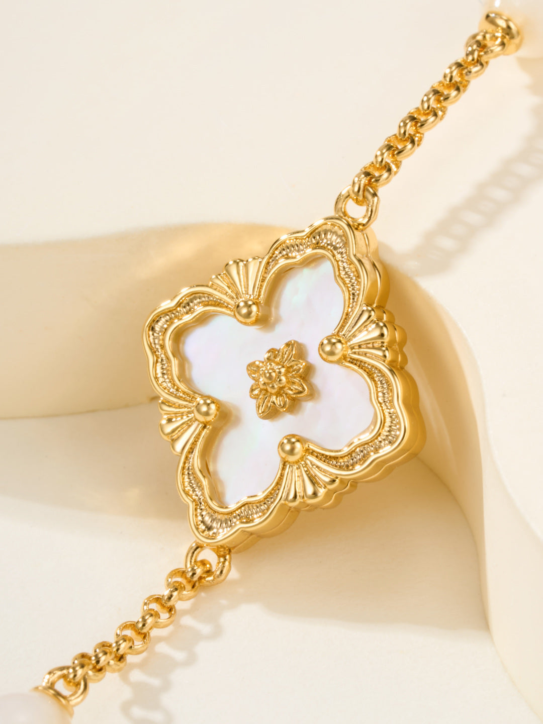 [⭐Maelin]B.C.L ENAMELED Three-Flower Bracelet（Trumpet)