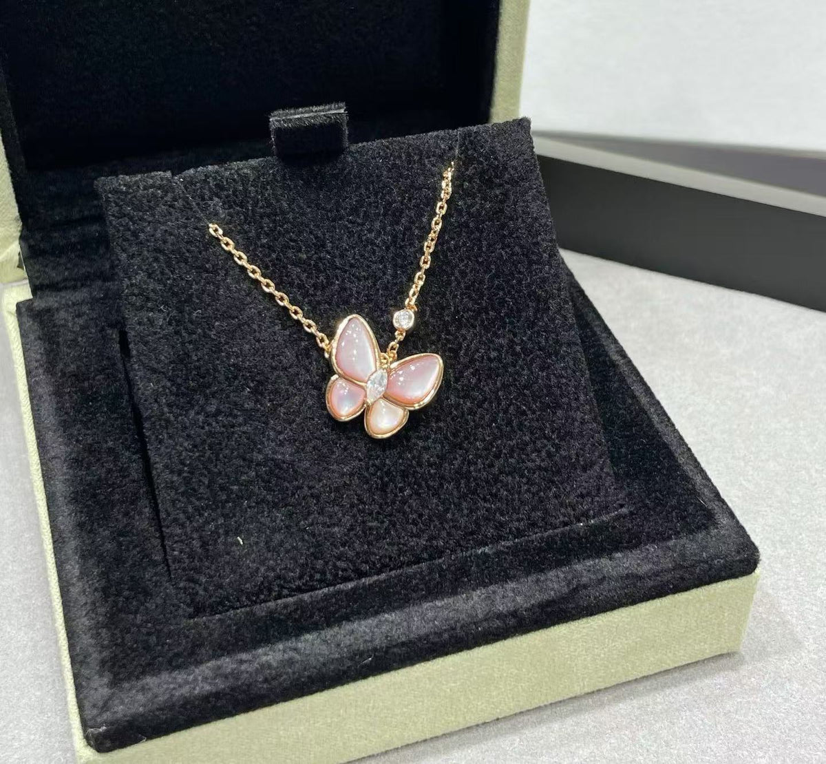 [⭐Maelin]BUTTERFLY PINK MOTHER-OF-PEARL DIAMOND NECKLACE