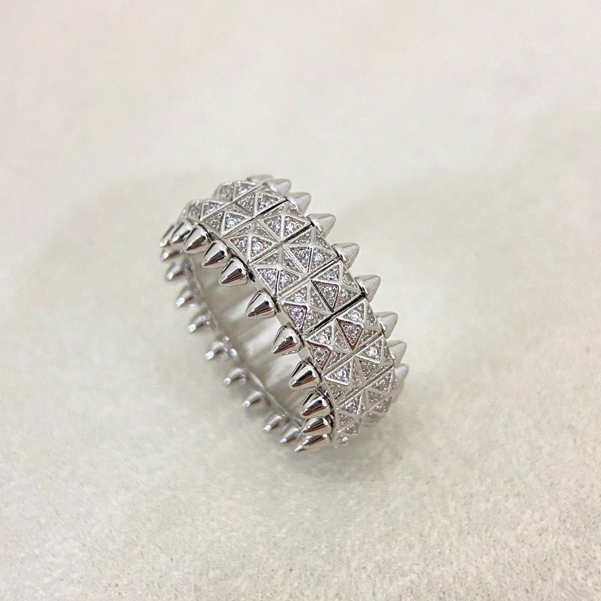 [⭐Maelin]CLASH DOUBLE-ROW RIVET RING WITH DIAMOND SETTING
