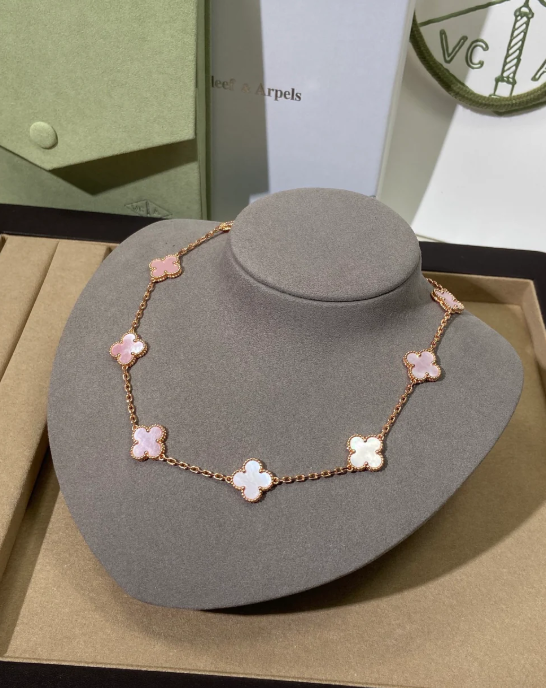 [⭐Maelin Jewellery] Pink Necklace with Ten Clover Designs