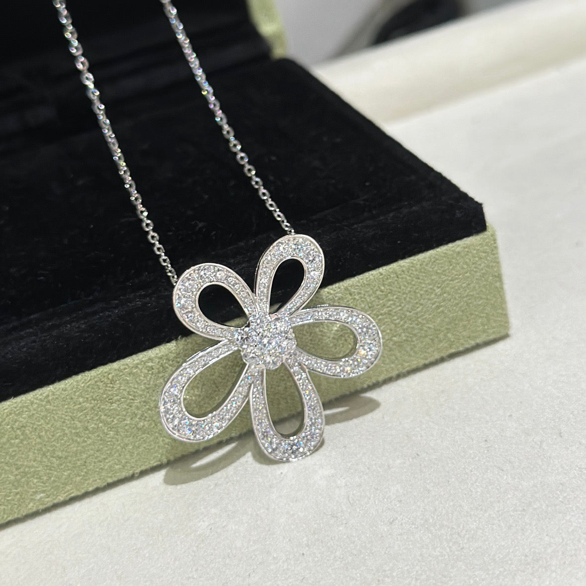 [⭐Maelin]FLOWERLACE NECKLACE FULL DIAMONDS