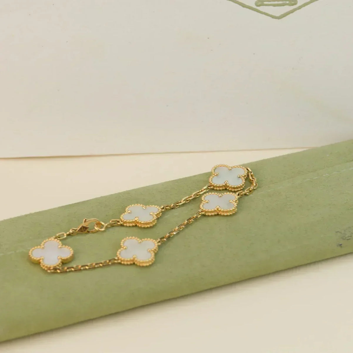 [⭐Maelin]CLOVER WHITE PEARL MOP 5 MOTIF BRACELET COLLECTION