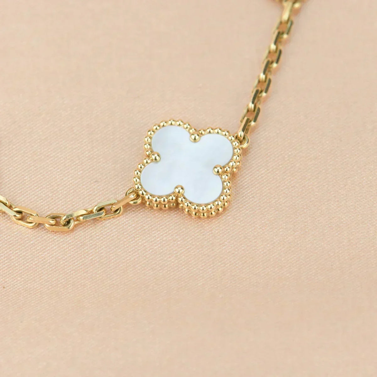 [⭐Maelin]CLOVER WHITE PEARL MOP 5 MOTIF BRACELET COLLECTION