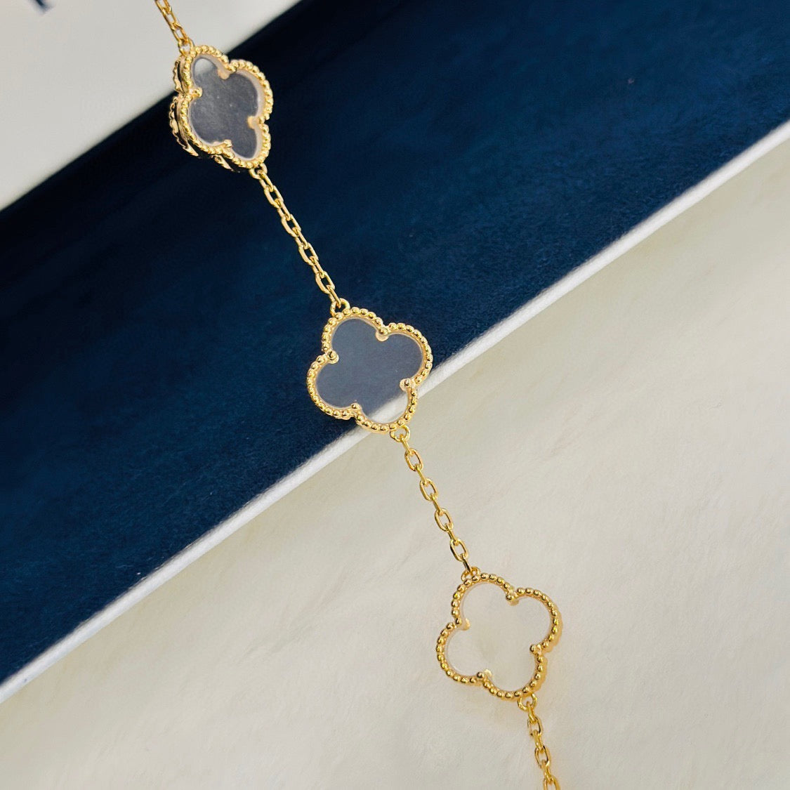 [⭐Maelin]CLOVER 5 MOTIF ROCK CRYSTAL BRACELET