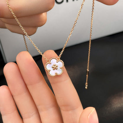 [⭐Maelin]LUCKY  WHITE MOP  PLUM BLOSSOM NECKLACE