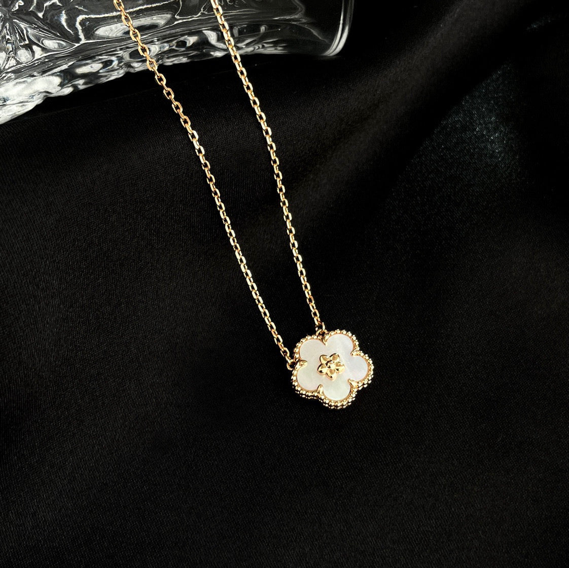 [⭐Maelin]LUCKY  WHITE MOP  PLUM BLOSSOM NECKLACE