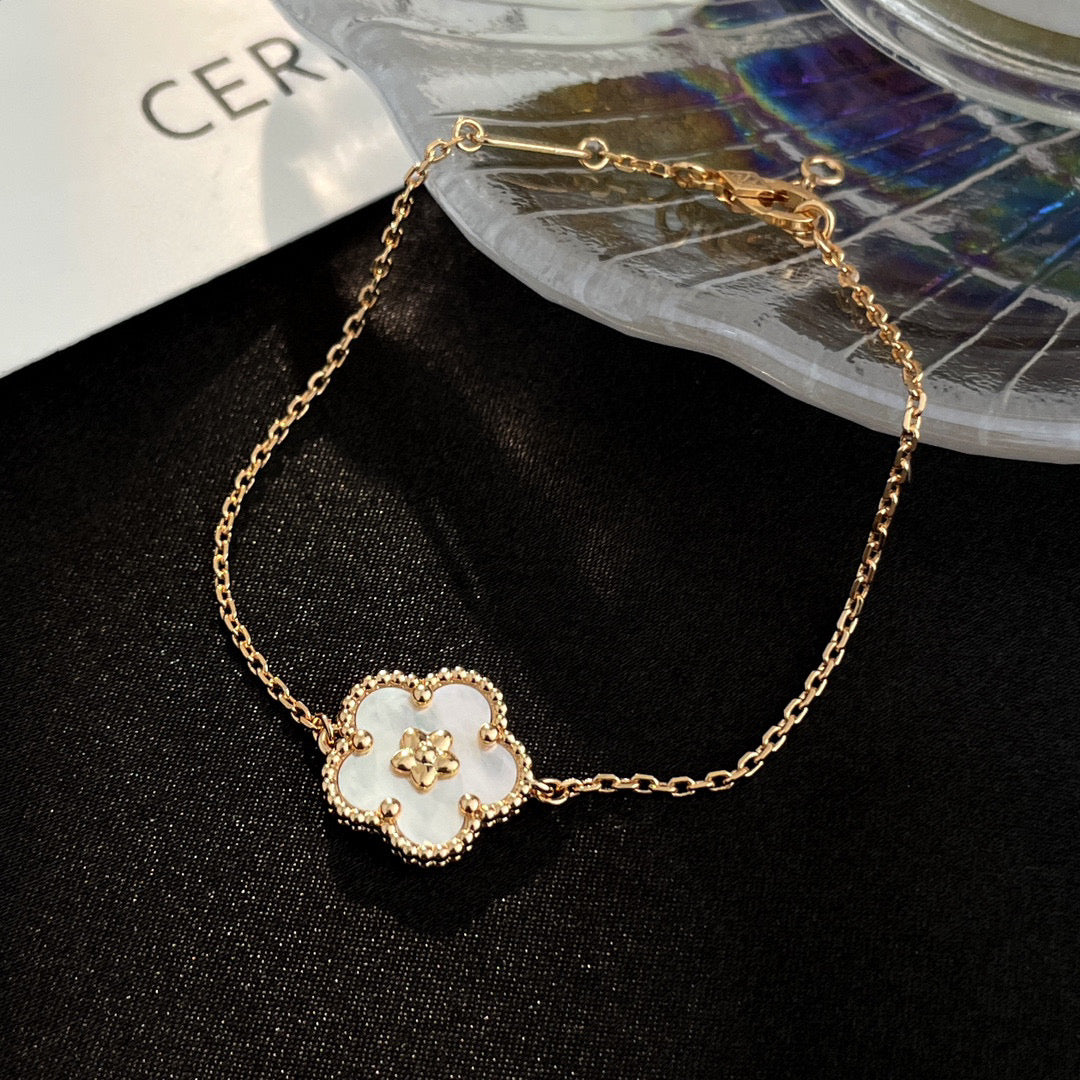 [⭐Maelin]LUCKY WHITE MOP PLUM BLOSSOM  BRACELET