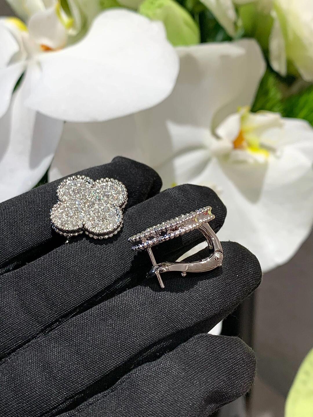 [⭐Maelin]CLOVER 20MM MOTIFS DIAMOND STUD EARRINGS SILVER