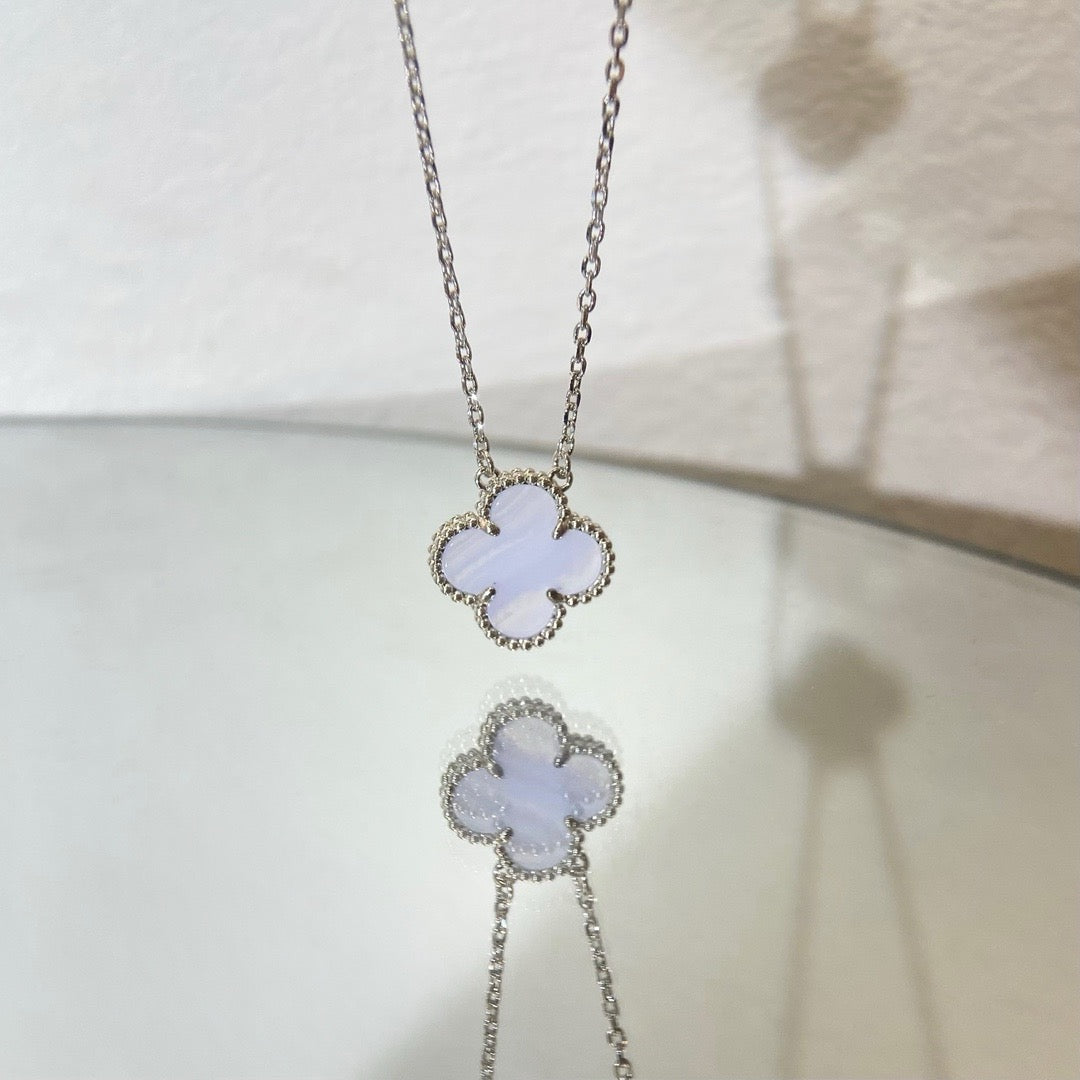 [⭐Maelin]CLOVER 15MM BLUE CHALCEDONY NECKLACE SILVER