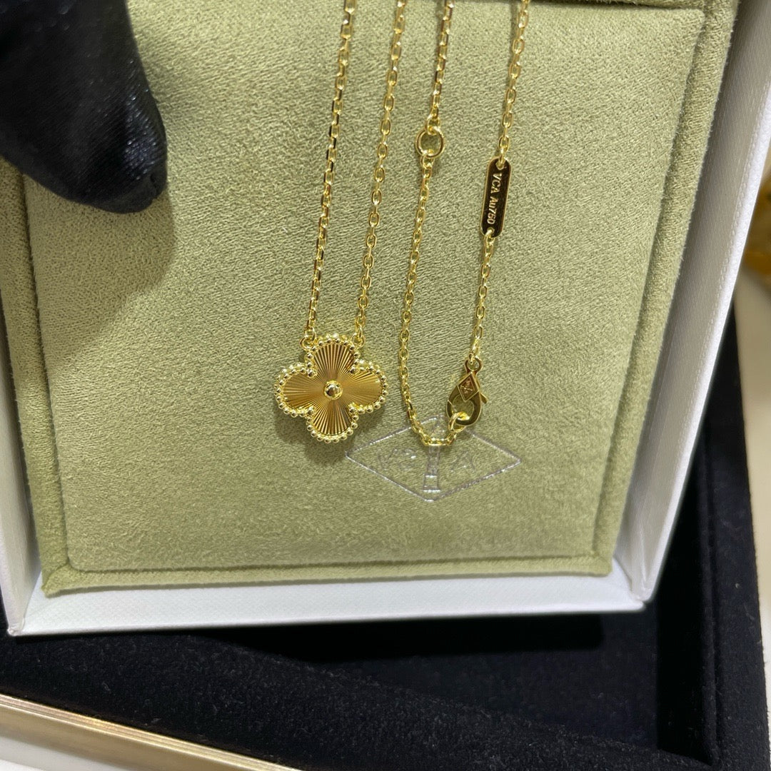 [⭐Maelin]CLOVER 15MM LASER NECKLACE