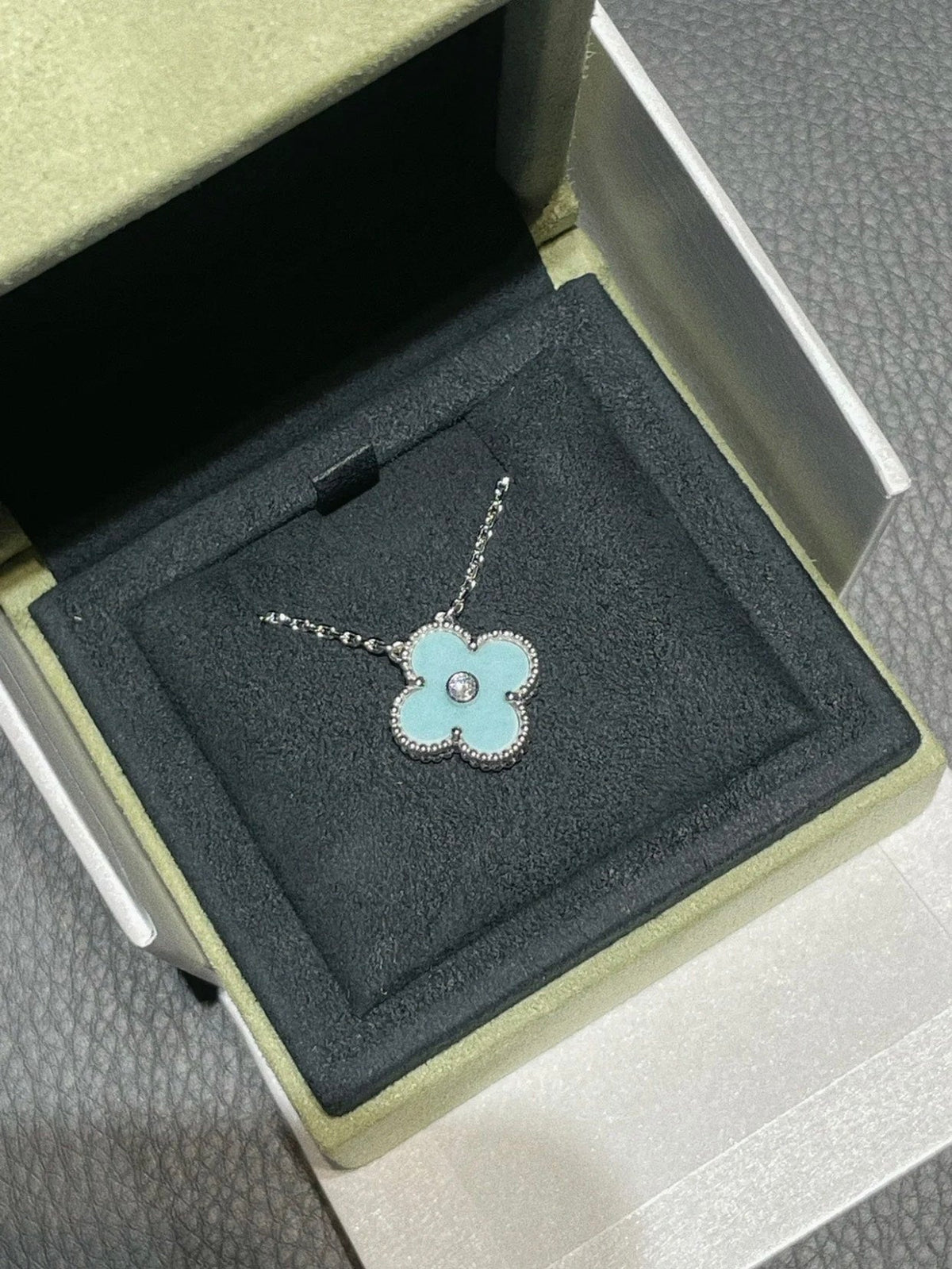 [⭐Maelin]CLOVER 1 DIAMOND LIGHT BLUE SILVER NECKLACE