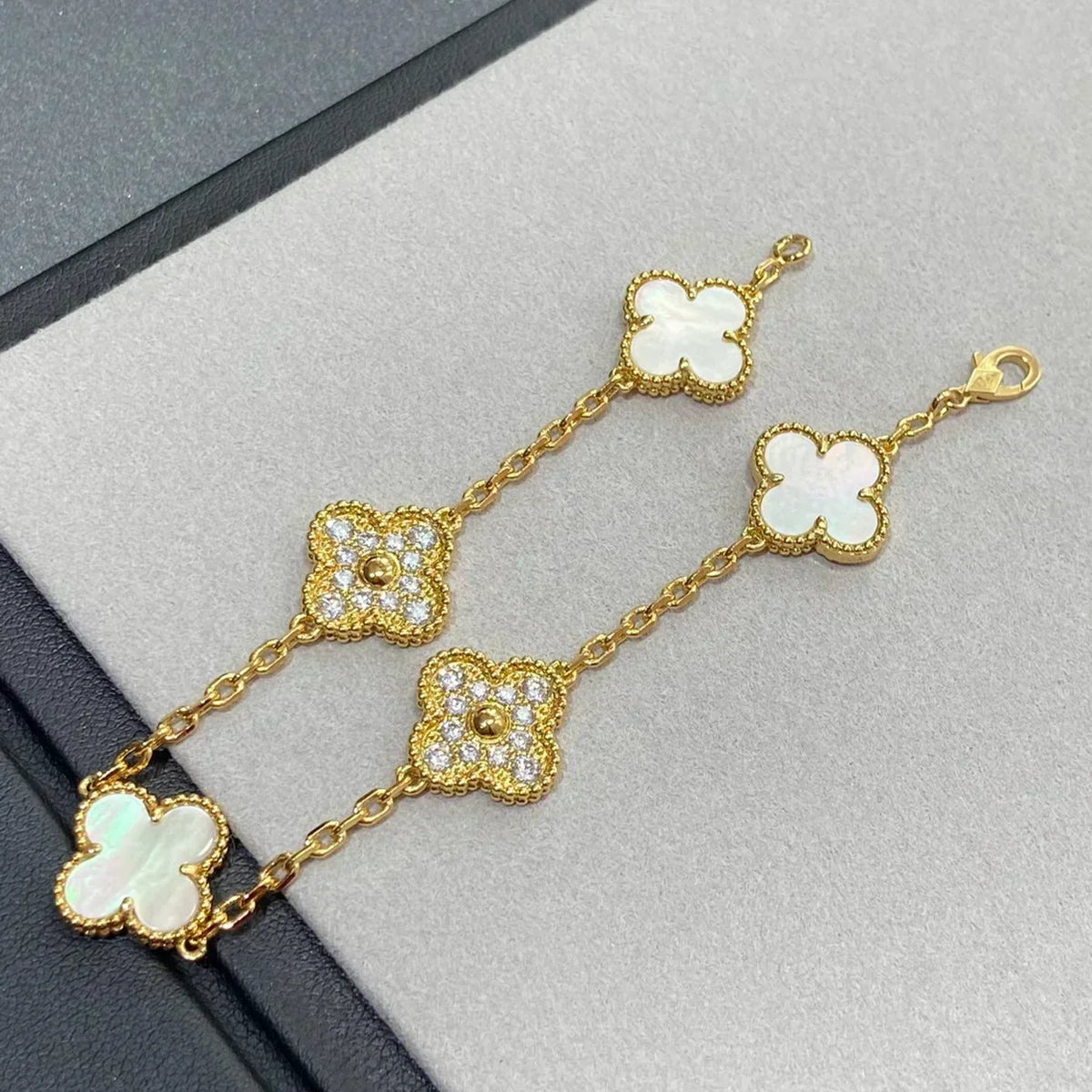 [⭐Maelin]CLOVER WHITE PEARL MOP 5 MOTIF BRACELET COLLECTION