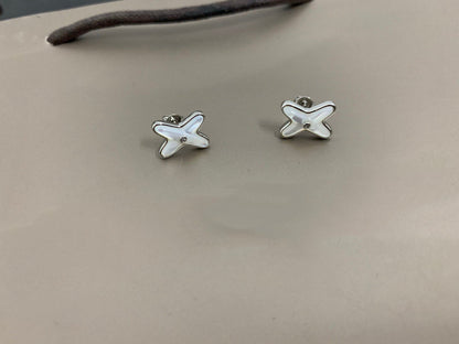 [⭐Maelin]JEUX DE WHITE MOP SILVER DIAMOND EARRINGS