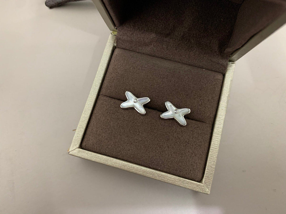 [⭐Maelin]JEUX DE WHITE MOP SILVER DIAMOND EARRINGS