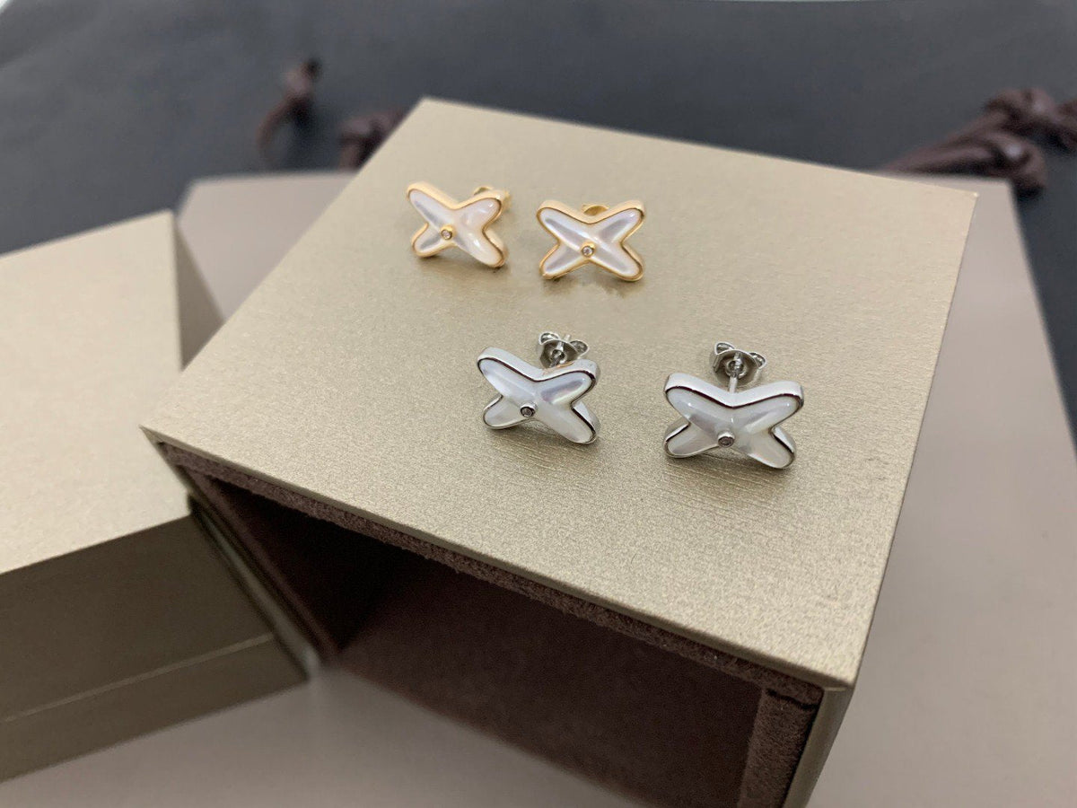 [⭐Maelin]JEUX DE WHITE MOP SILVER DIAMOND EARRINGS