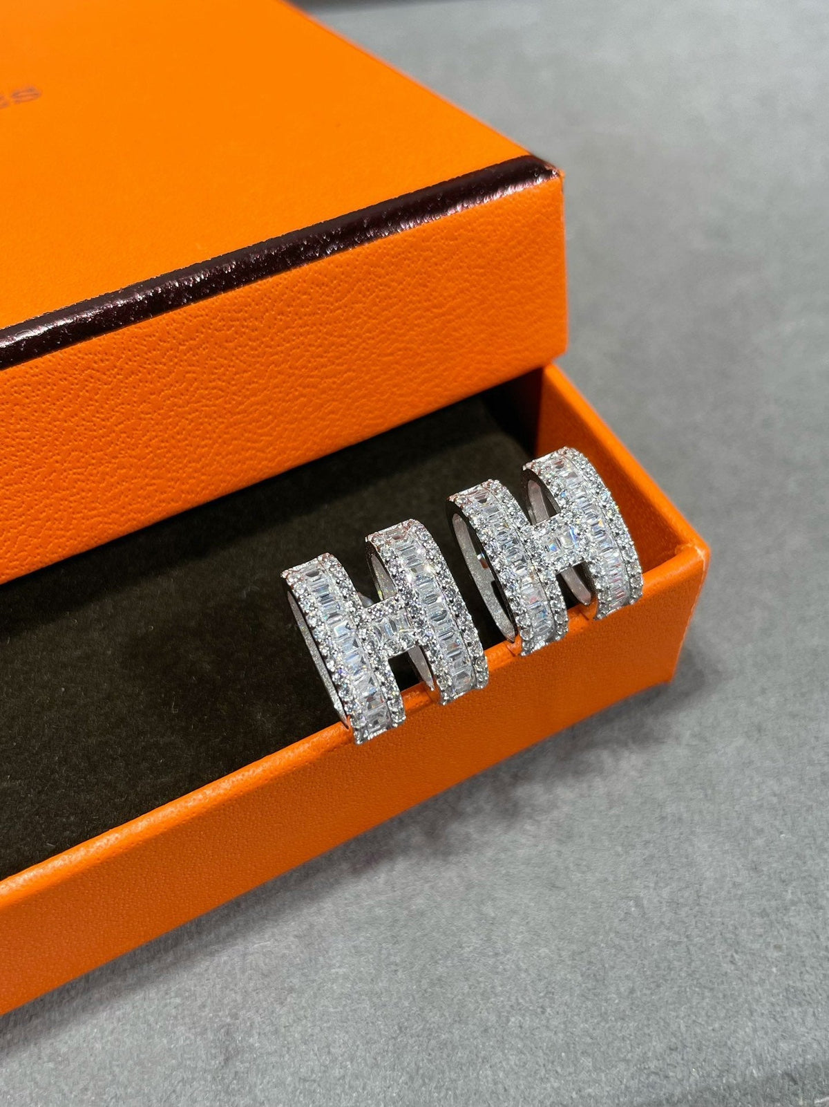 [⭐Maelin]H STUD EARRINGS WITH SILVER DIAMONDS