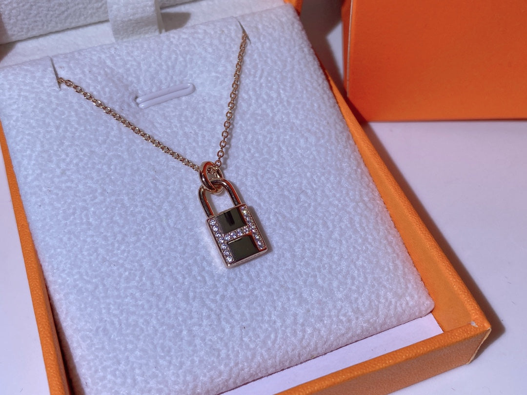 [⭐Maelin]HM ADVANCED NICHE LOCK HEAD NECKLACE DIAMONDS