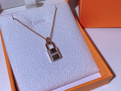 [⭐Maelin]HM ADVANCED NICHE LOCK HEAD NECKLACE DIAMONDS