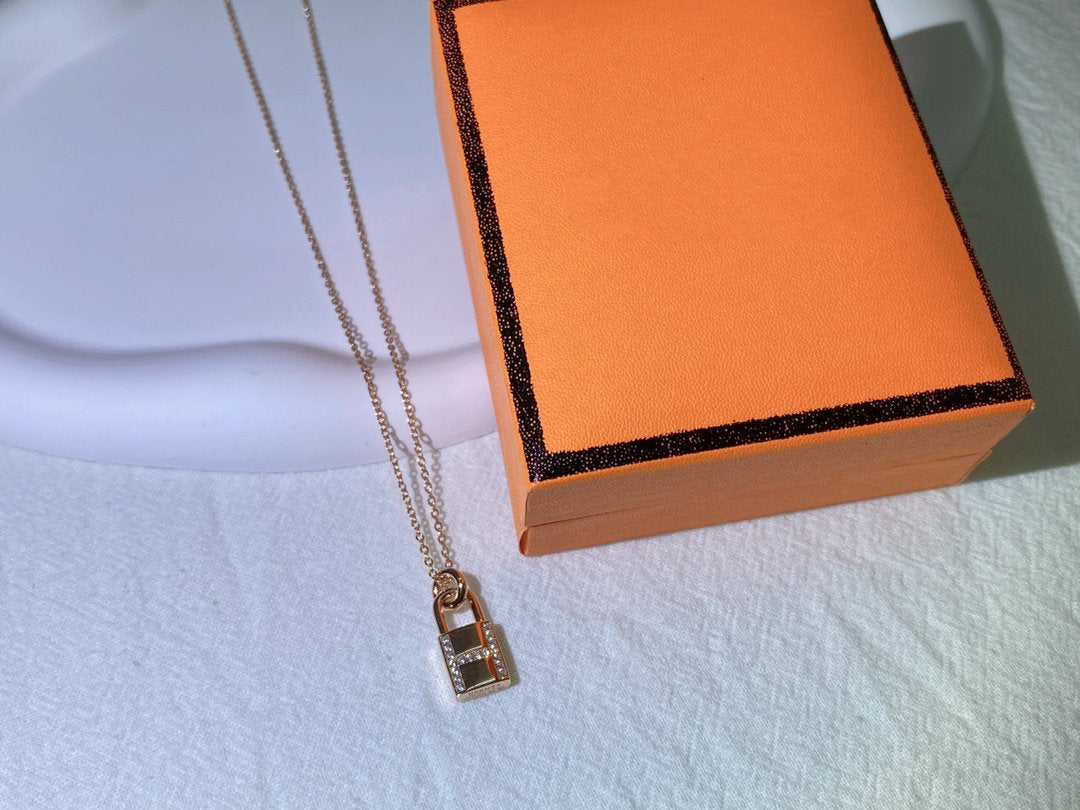 [⭐Maelin]HM ADVANCED NICHE LOCK HEAD NECKLACE DIAMONDS