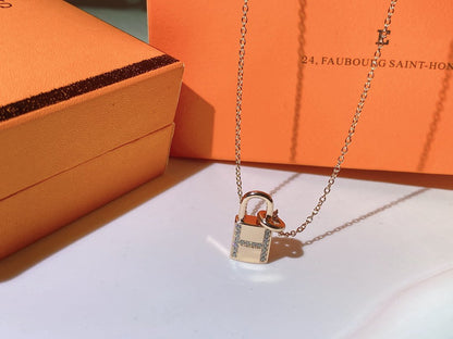 [⭐Maelin]HM ADVANCED NICHE LOCK HEAD NECKLACE DIAMONDS