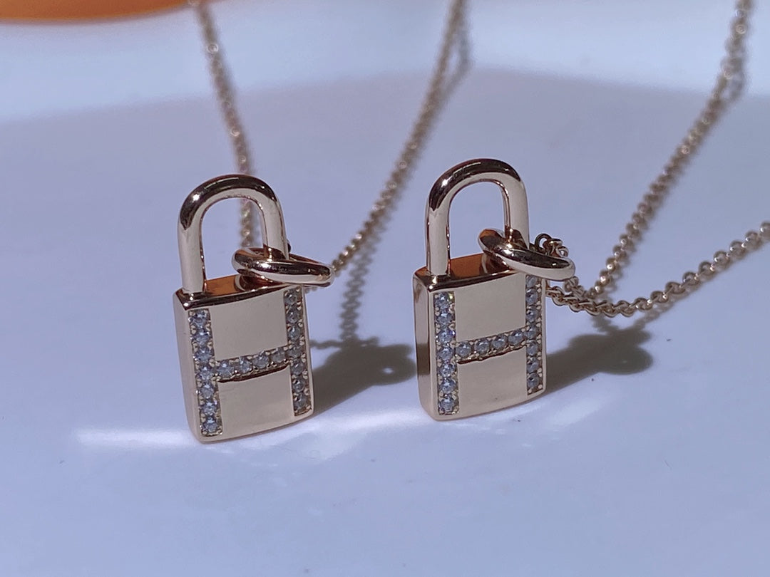 [⭐Maelin]HM ADVANCED NICHE LOCK HEAD NECKLACE DIAMONDS