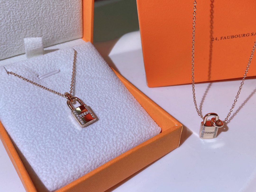 [⭐Maelin]HM ADVANCED NICHE LOCK HEAD NECKLACE DIAMONDS