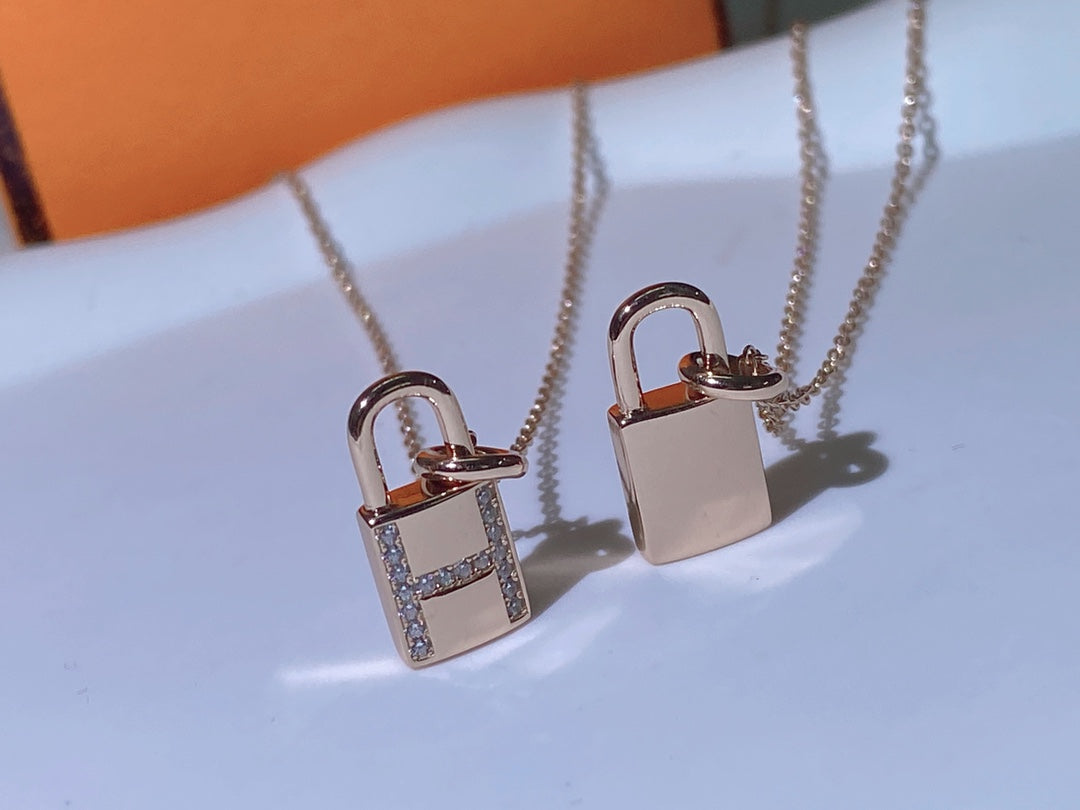 [⭐Maelin]HM ADVANCED NICHE LOCK HEAD NECKLACE DIAMONDS
