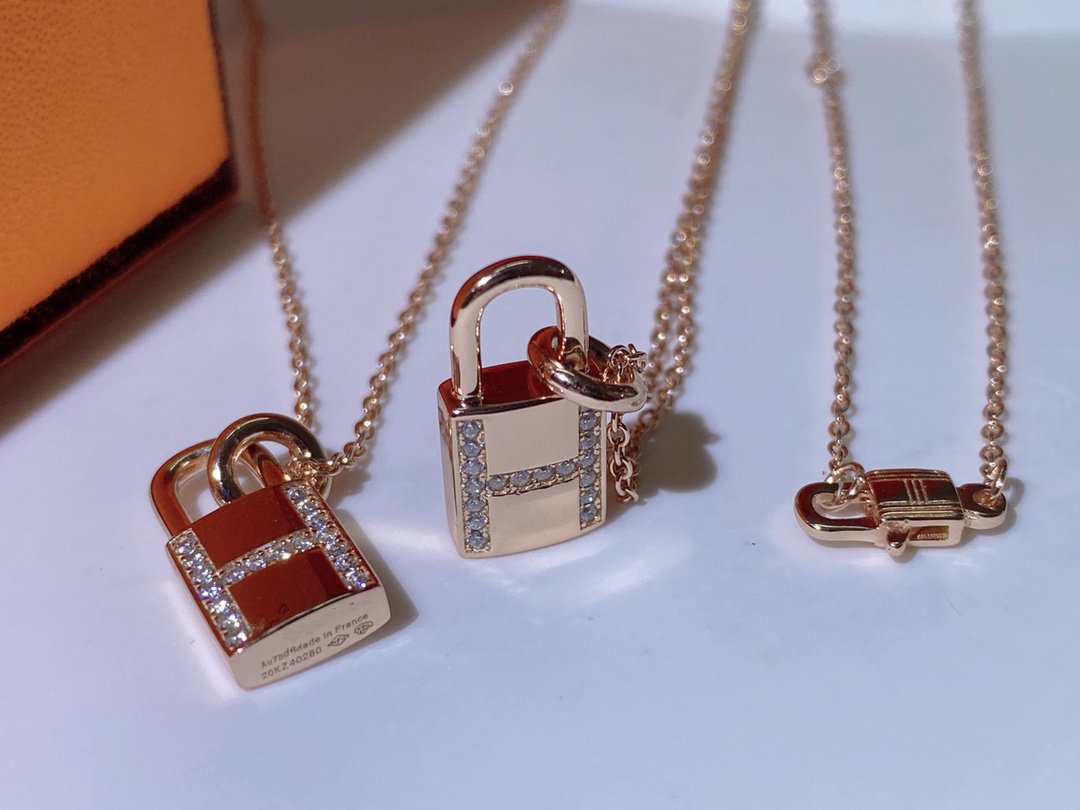[⭐Maelin]HM ADVANCED NICHE LOCK HEAD NECKLACE DIAMONDS