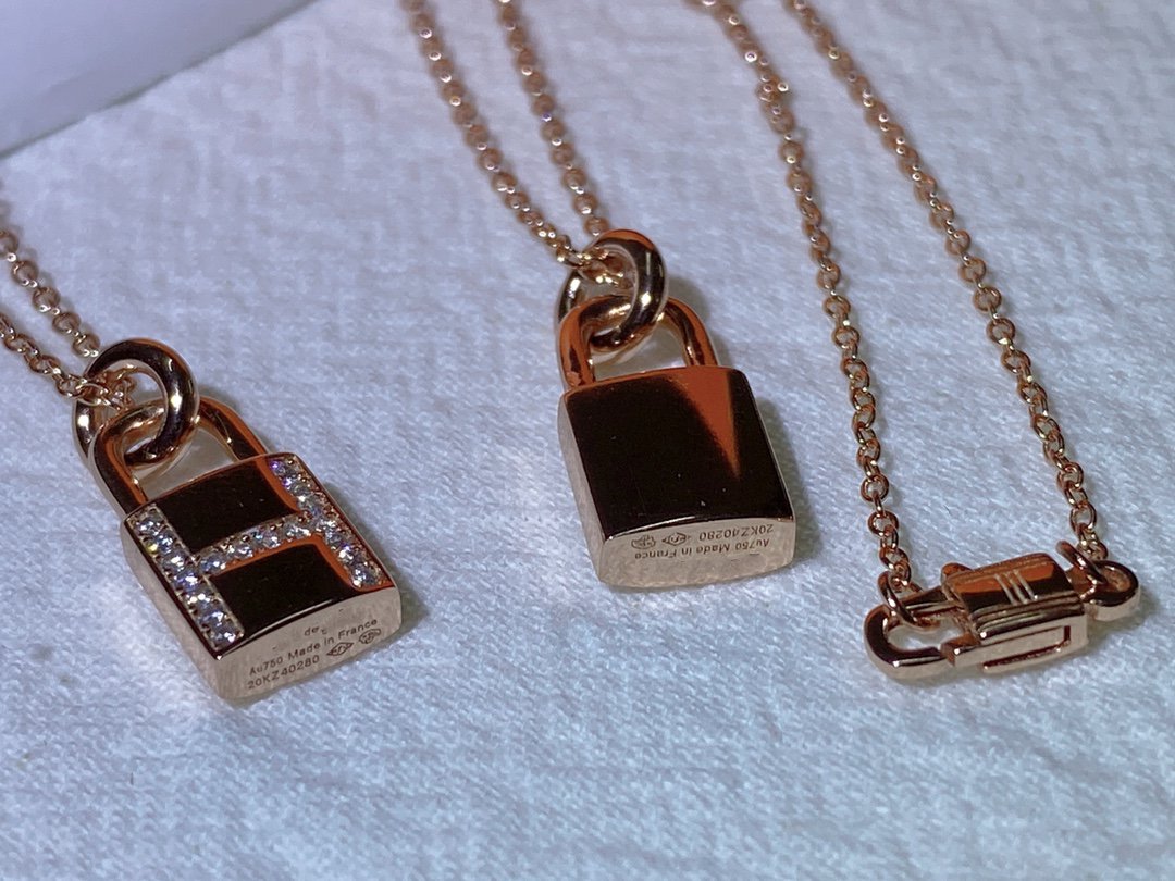 [⭐Maelin]HM ADVANCED NICHE LOCK HEAD NECKLACE DIAMONDS