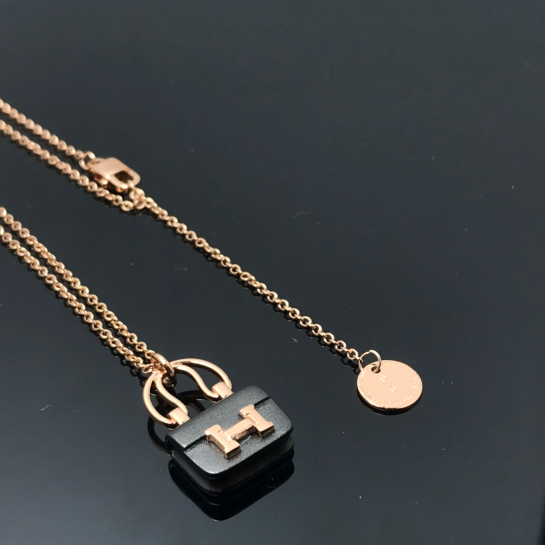 [⭐Maelin]WOMEN'S HM AMULETTES CONSTANCE PENDANT NECKLACE