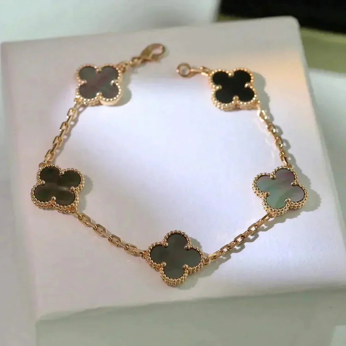 [⭐Maelin] CLOVER 5 MOTIF GRAY MOP BRACELET COLLECTION