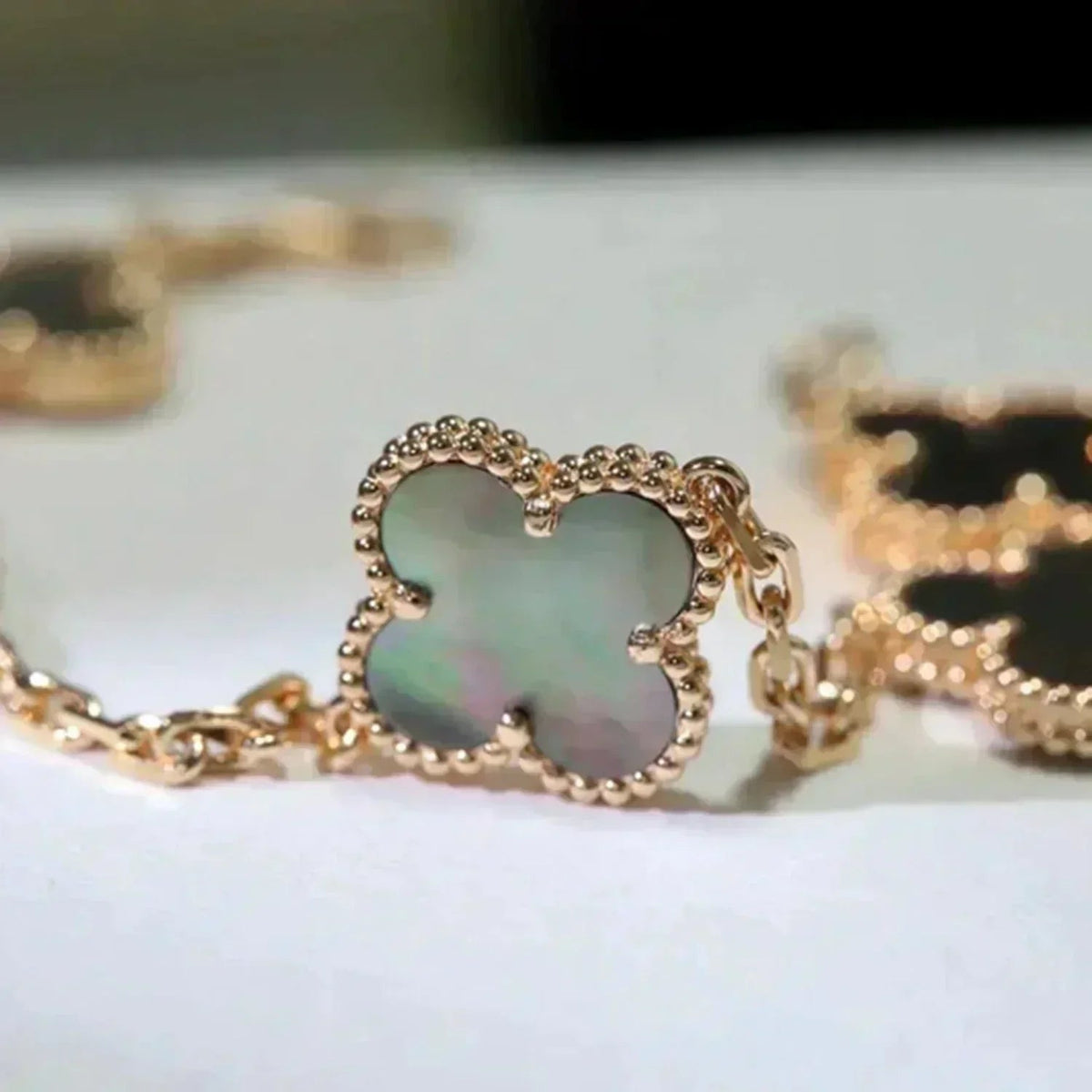 [⭐Maelin] CLOVER 5 MOTIF GRAY MOP BRACELET COLLECTION