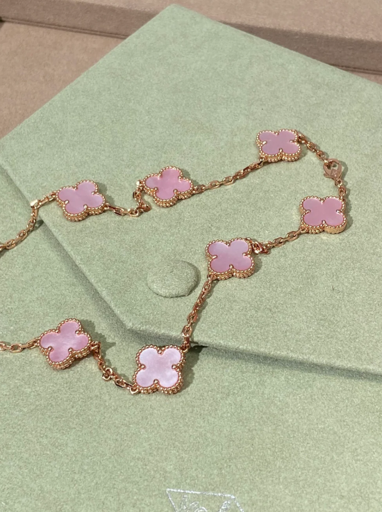 [⭐Maelin Jewellery] Pink Necklace with Ten Clover Designs