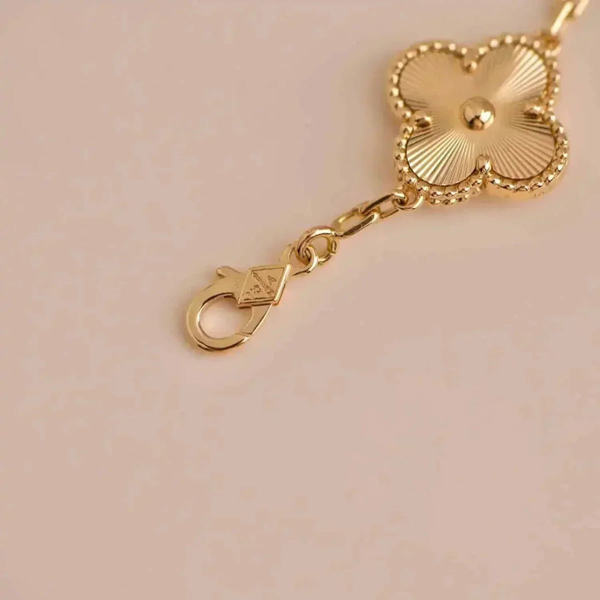 [⭐Maelin] CLOVER 5 MOTIF LASER BRACELET COLLECTION
