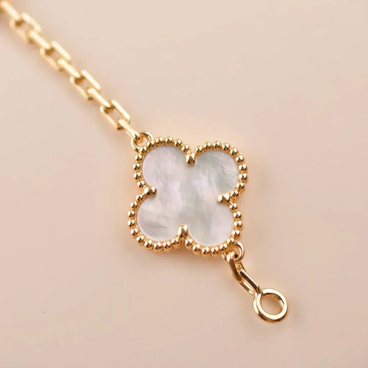 [⭐Maelin]CLOVER WHITE PEARL MOP 5 MOTIF BRACELET COLLECTION