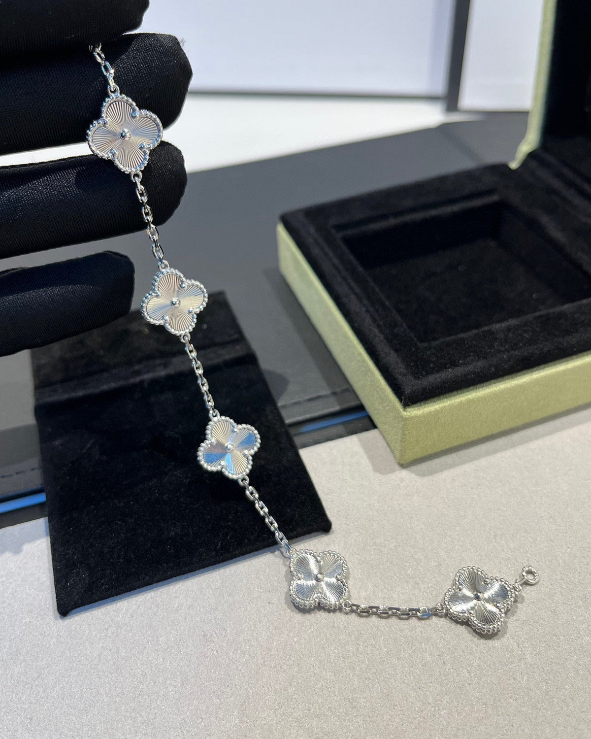 [⭐Maelin] CLOVER 5 MOTIF LASER BRACELET COLLECTION