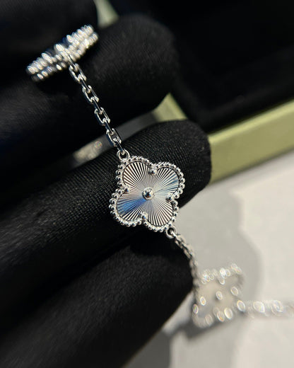 [⭐Maelin] CLOVER 5 MOTIF LASER BRACELET COLLECTION