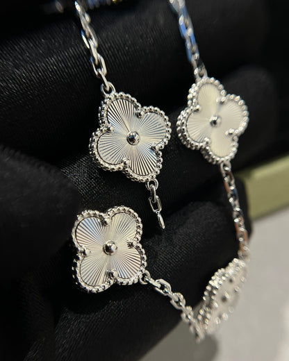 [⭐Maelin] CLOVER 5 MOTIF LASER BRACELET COLLECTION