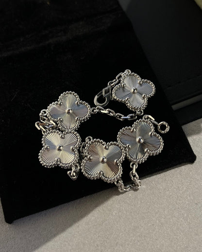 [⭐Maelin] CLOVER 5 MOTIF LASER BRACELET COLLECTION