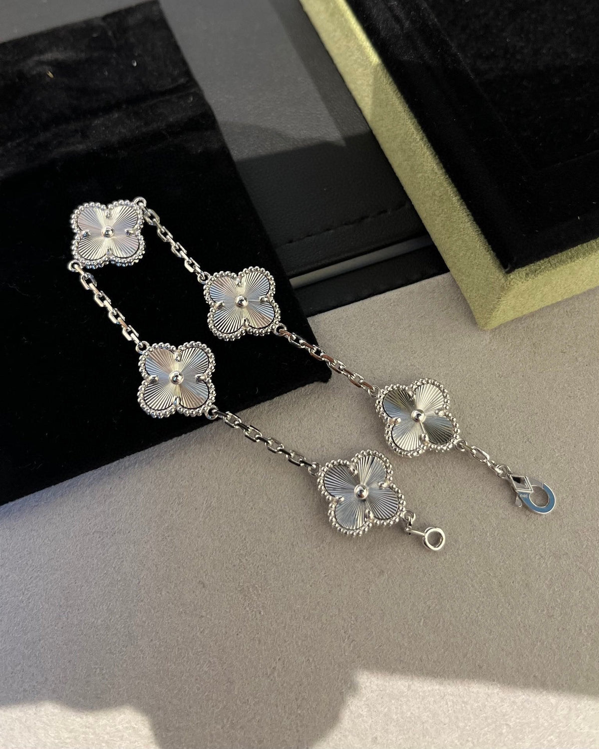 [⭐Maelin] CLOVER 5 MOTIF LASER BRACELET COLLECTION