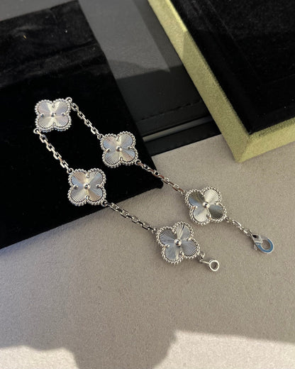 [⭐Maelin] CLOVER 5 MOTIF LASER BRACELET COLLECTION