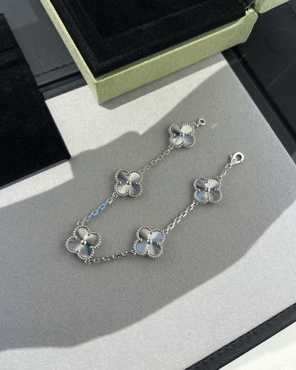 [⭐Maelin] CLOVER 5 MOTIF LASER BRACELET COLLECTION